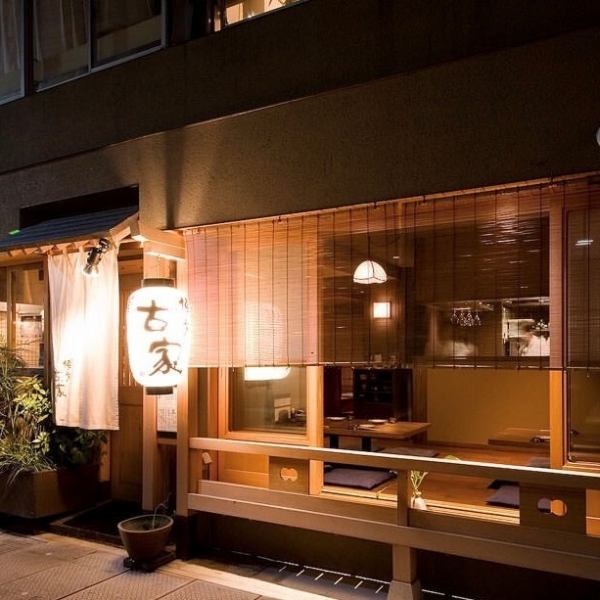 This noren that has a Japanese atmosphere is a landmark of [Hakata Furuya].Feel free to come for banquets, entertainment, dates, and return home.