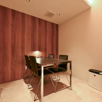 【テーブル】4名様席。