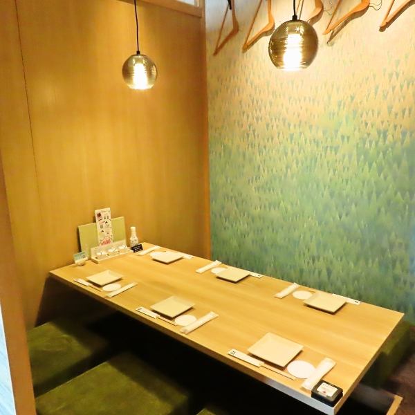 じぶんどき 名古屋太閤通口店では大中小の完全個室を完備しておりますので、接待やデートなど少人数の方や、小中規模の宴会や合コンなどにもオススメの個室居酒屋です◎和情緒溢れるプライベート空間で、こだわりの和食料理と厳選した日本酒・焼酎を名駅でゆったりご堪能いただけます。