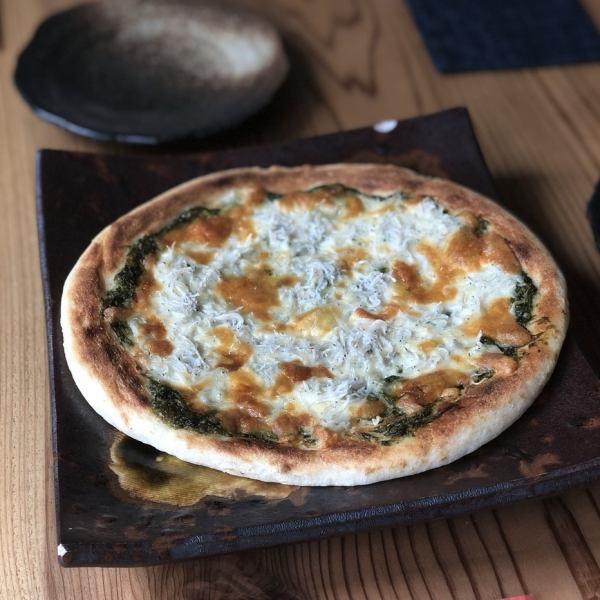 [Our specialty] Shirasu and fresh seaweed pizza!