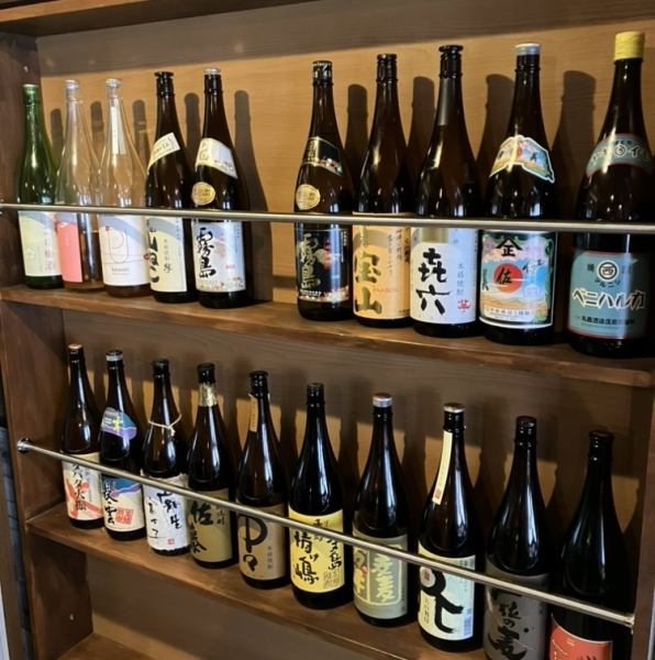 当店ではセルフの飲み放題メニューが充実しています。焼酎、日本酒、ビール、カクテルなどを自慢の料理と共にお楽しみください。団体様でのご利用も大歓迎！落ち着いた店内で思い思いの楽しいひとときをお過ごしいただけます♪
