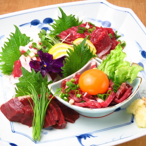 There are 5 different cuts of horse sashimi from Kumamoto. Carefully selected fresh horse sashimi goes perfectly with sake!