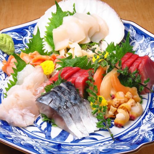 Enjoy fresh sashimi procured from domestic natural products with sake ◎