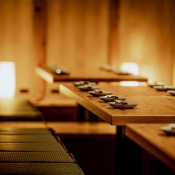 4名様×4卓の完全個室。プライベート感溢れる大人かっこいい空間が居心地の良い秘訣★