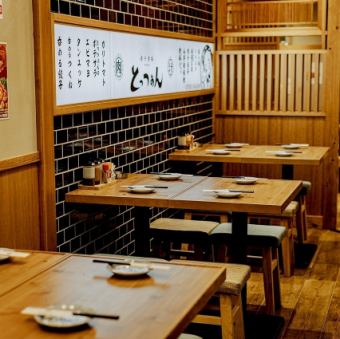 大人シックな雰囲気と大衆酒場感を掛け合わせた居心地の良いオープンテーブル！