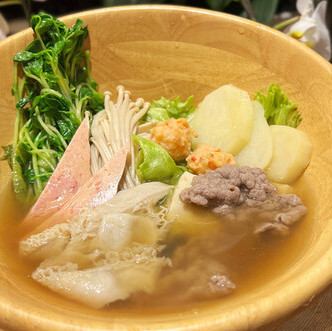 牛肉と野菜盛合の煮込んスープ