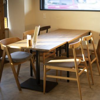 It is a chair type table seat.Up to 6 people per seat and up to 20 people can be connected!