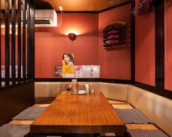 やきとり　さわ　千代田町店　（やきとりさわ　ちよだまちてん）では、5名様×1卓の仕切りのあるテーブル席をご用意しております。