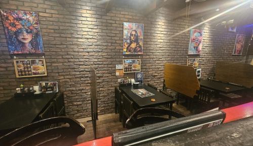 カジュアルで落ち着く店内