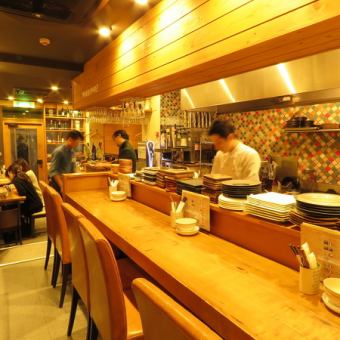 All 6 seats at the counter.It's cooked right in front of you, so you can have a meal while enjoying the conversation with the staff.Recommended for couples' dates etc. ★
