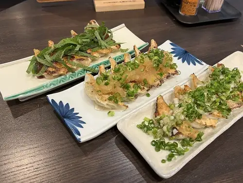 ネギ塩餃子、梅しそ餃子、ゆずおろしポン酢餃子各6個入り