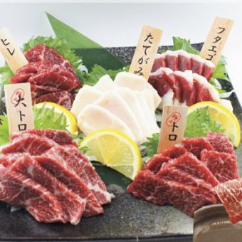 [For seat reservations only] 330 yen off! Extremely popular because you won't have to wait! Assortment of 5 types of horse sashimi from Kumamoto (1 serving)