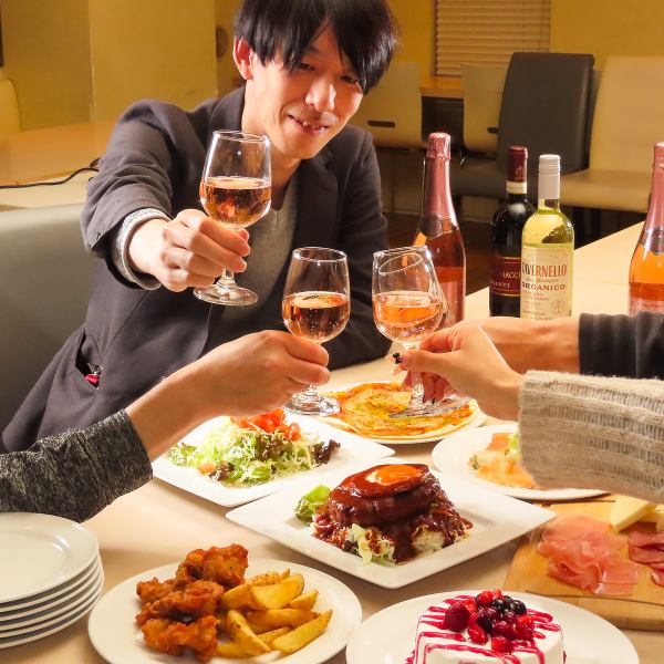 【新宿西口駅徒歩4分！】白を基調としたスタイリッシュな店内は、合コンや少人数の飲み会におすすめ！昼真はランチの開放的な空間、夜はまったりくつろげるお洒落空間に。アットホームな雰囲気が自慢の～Viento～スタッフ全員で最高のサービスでおもてなしをいたします☆【新宿/貸切/パーティー/飲み放題/歓送迎会】