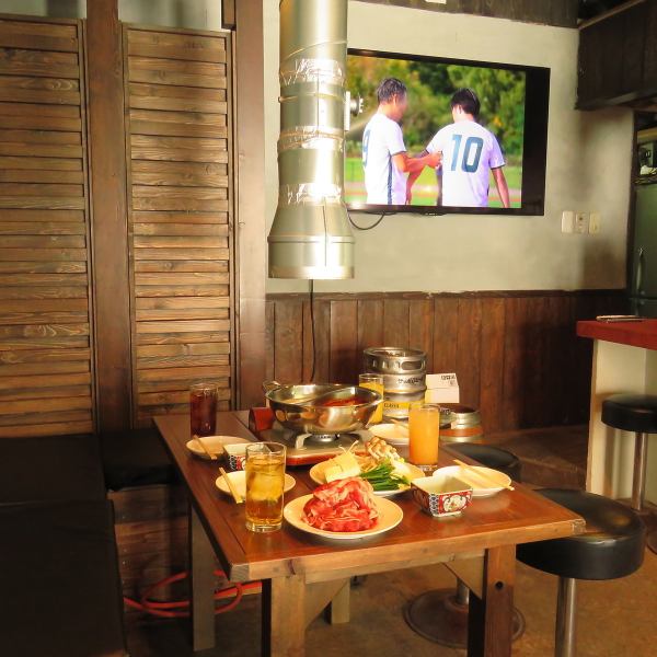 [Private rentals welcome♪] The restaurant can accommodate up to 22 people.You can enjoy your meal on a large 60-inch TV, so it can be used in a variety of situations, such as watching sports or watching videos of your own matches in a university club.