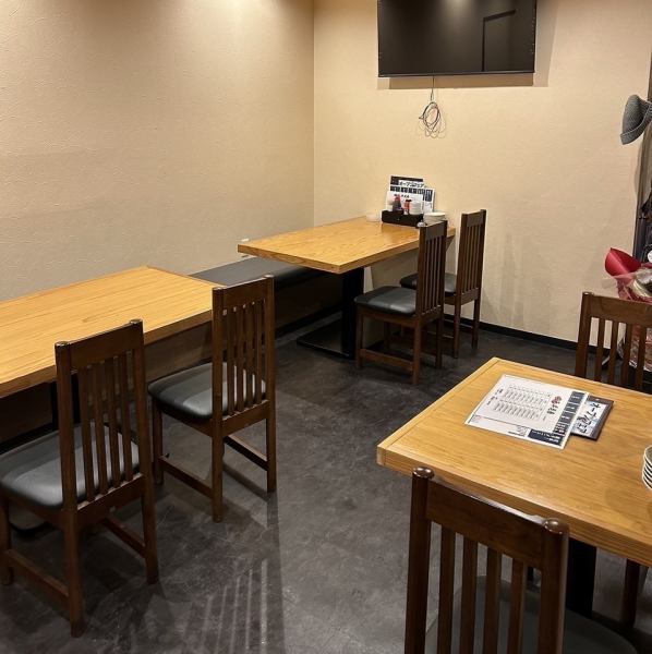 2名席のテーブルご準備しております！宴会や忘年会などにも使える広々とした空間提供！