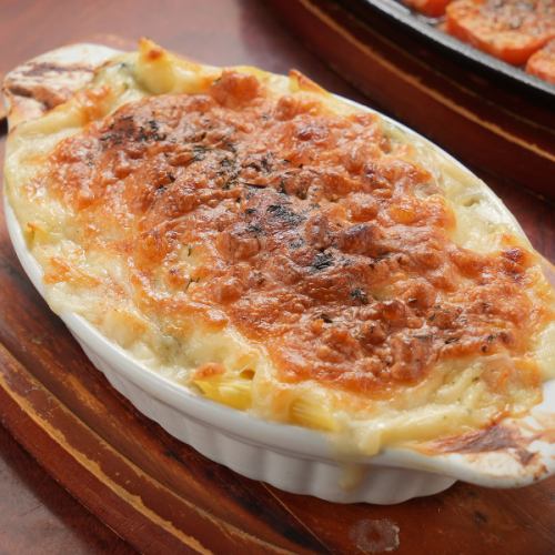 【グラタン】国産の厳選食材をたっぷり使用した自家製グラタンは、常連さんにも大人気の一品♪