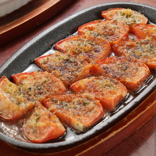 【トマトのオリーブ焼き】ベーコンの塩味やにんにくの風味がトマトと良く合うんです♪