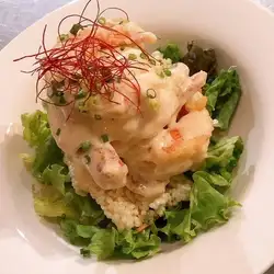 成人份土豆沙拉配酱汁
