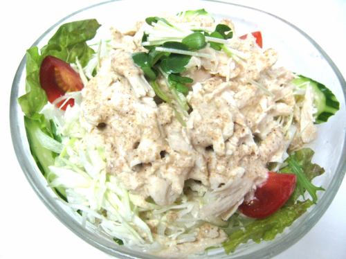 Bon bon chicken salad with plenty of vegetables