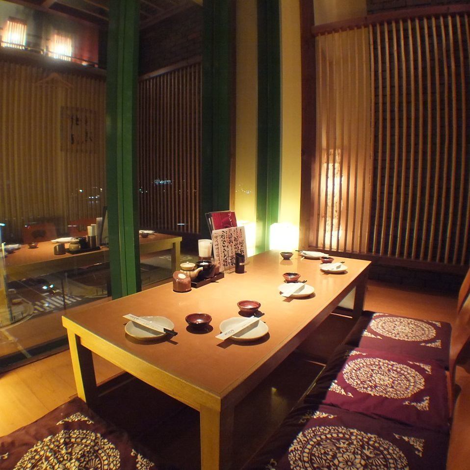 There is also a semi-private room-style tatami room.Please relax and relax.