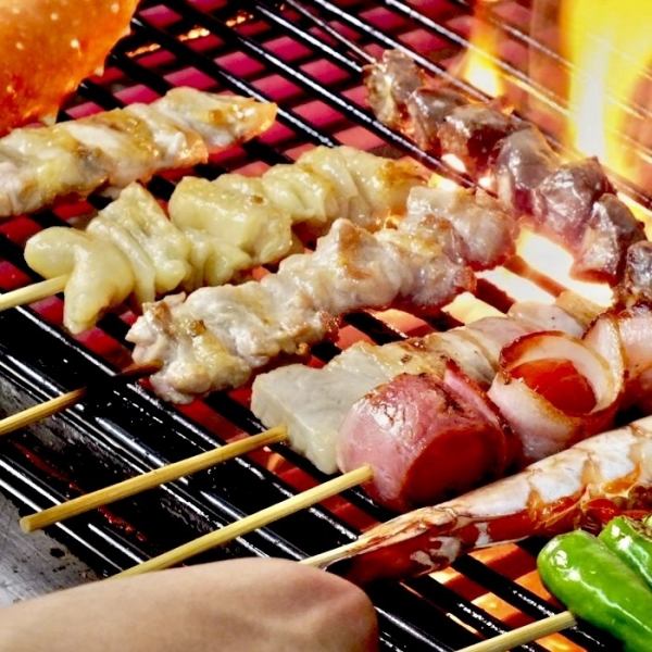 朝次郎は【焼鳥も旨い】丁寧に焼き上げる串は表面がパリッと中はジューシーで旨味が凝縮しております！