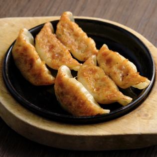 뜨겁다! 철판 만두(6개)