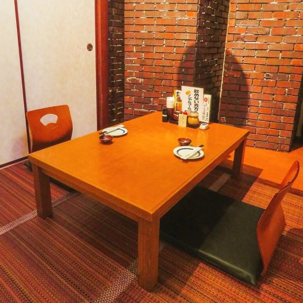 We also have seats where you can take off your shoes and relax ♪ 2 people ~ Available!