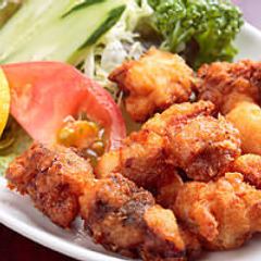 Deep-fried anago / Deep-fried small shrimp and garlic / Deep-fried chicken with plenty of spices / Deep-fried shake tartare
