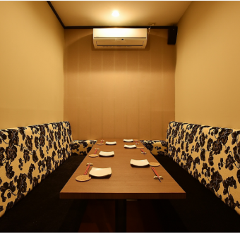 There are also private rooms for small groups.You can enjoy entertainment and dinner parties without hesitation.
