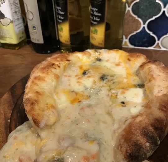 NEW★4種チーズのグラタンピッツァ&自慢の肉料理込全6品&120分飲放付3780円→今なら3500円(税込)