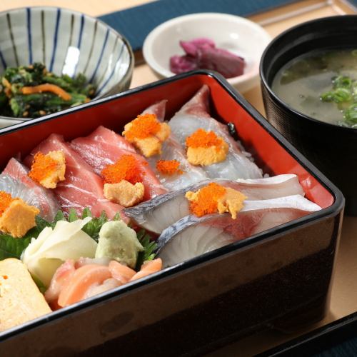Hakata Seafood Heavy Set (with small bowl, pickles, miso soup)