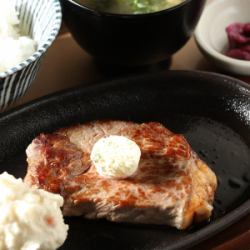 Sirloin steak set (comes with rice, miso soup, and pickles)