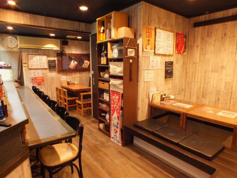 There are counters, table seats, Osaki and various kinds of seats.When you want to drink a little by yourself, at the counter, when you want to drink with friends with a friend please choose according to the occasion and etc to the occasion ☆
