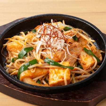 【肉料理】豚キムチ鉄板炒め