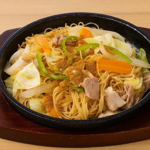 【酒場の定番】ケンミンの焼きビーフン(カレー粉添え)