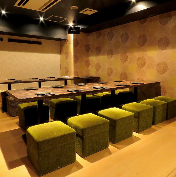 【完全個室完備】 ご宴会は『楽蔵‐RAKUZO‐ 博多筑紫口店』にお任せください！大人数様向けの大型個室では、ゆったりとした楽しいひと時をお過ごしいただけます。中小規模のお食事にピッタリの個室もご用意しているので、ご家族でのご利用や仲間内の飲み会にも。