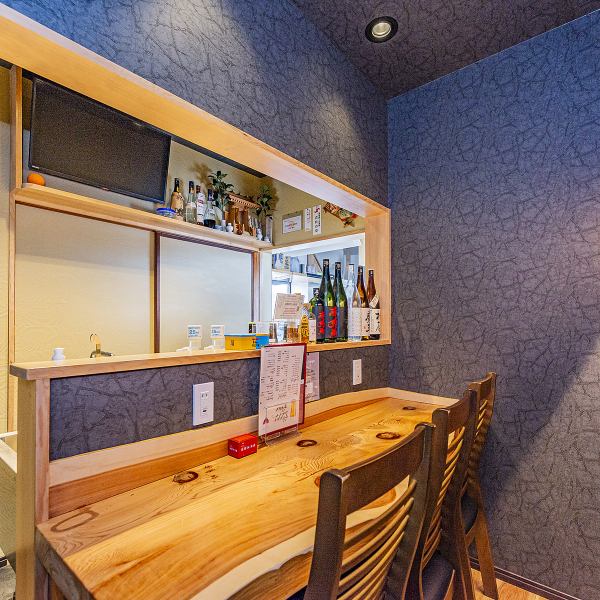 カウンターのお席をご用意いたしております。隠れ家的雰囲気が魅力のカウンター席はおひとりさまでのご利用やデートでのご利用にもおすすめです♪周りの雰囲気を気にせず、リラックスしてお食事をお楽しみください！