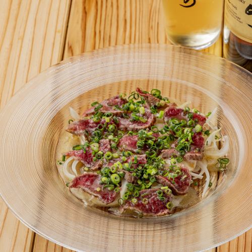 【新鮮な国産牛を炙りでご提供♪肉の旨味広がる】牛のあぶり