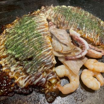 シーフード玉/トマトチーズガーリック玉/炙りチーズガーリック豚玉/いかカス玉 お好み焼き