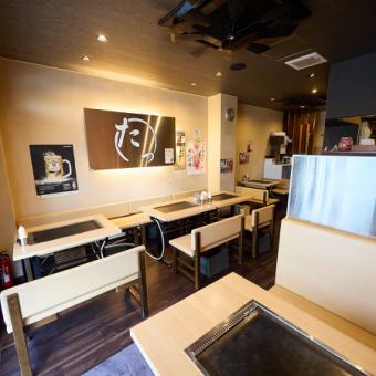 4名掛けテーブル席×3卓