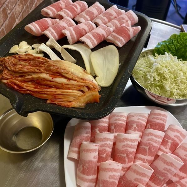 【テペサムギョプサル】薄切り豚焼き肉
