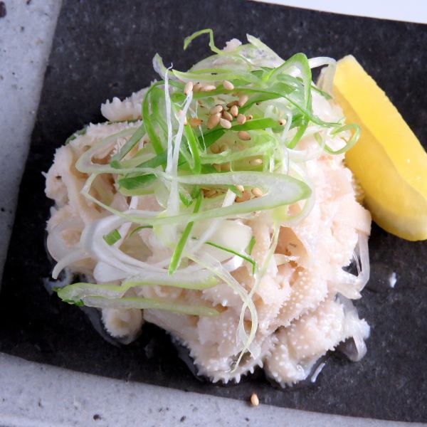 [To accompany yakiniku and sake!] A full menu.First of all, this! "Omasum sashimi"