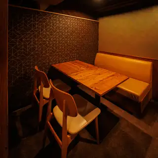 2名様~ご利用いただける半個室のお席(6名様以上で個室としてご利用頂けます。)