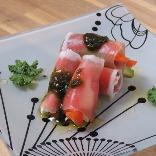 彩り鮮やかで華やか☆生ハムで巻いた贅沢仕立て特製「ごちそうカルパッチョ」