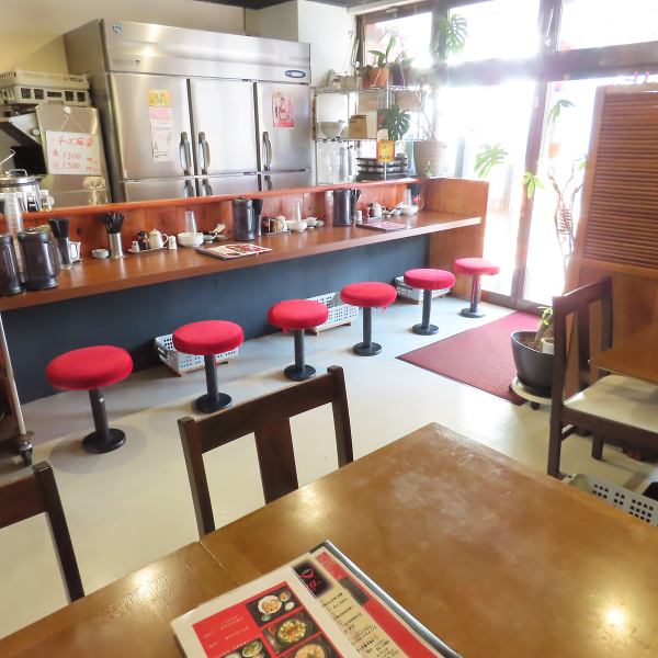 アットホームな雰囲気の店内で、心地よい時間をお過ごしいただけます♪落ち着いた雰囲気の中、デートや飲み会にぴったりの空間をご用意しております。おしゃれなインテリアと温かいサービスで、特別なひとときを演出します。大切な人との思い出を、ぜひ当店でお過ごしください！お待ちしております◎