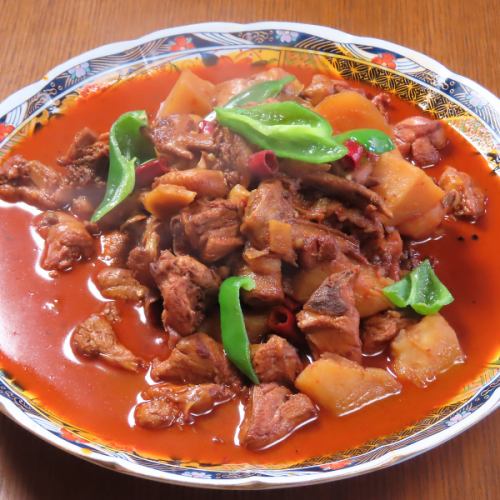骨付き鶏が魅力な『大皿鶏』をお楽しみください◎