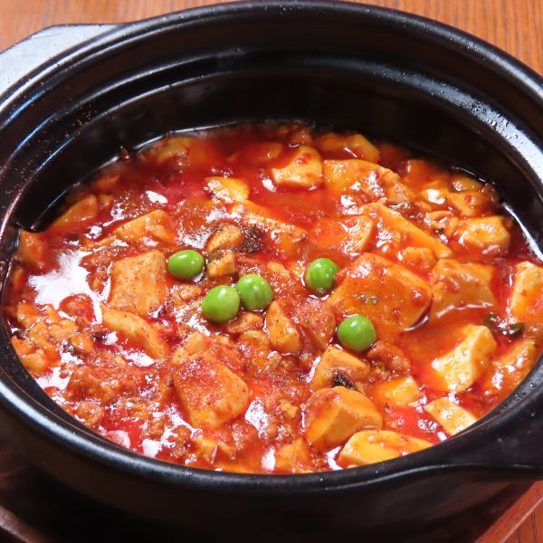 コクがあって少し辛い『赤　麻婆劇場』は、一口食べるごとに食欲をそそります！味わってみてください◎