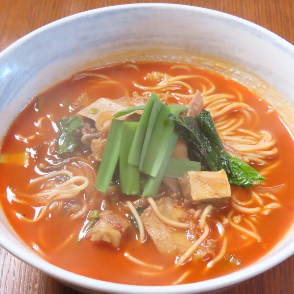 ご飯との相性も抜群◎何種類もの牛モツをことこと煮込んで作られた『牛スタミナ麺』をお楽しみください♪