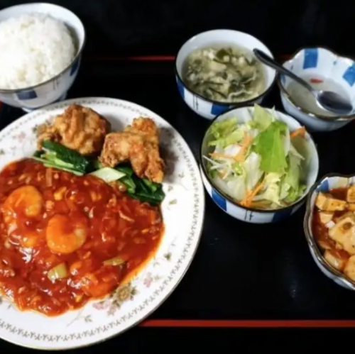 デラックスエビチリ定食