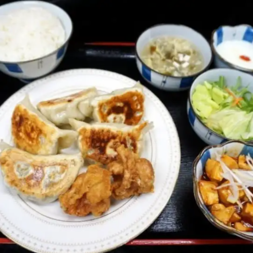 デラックス餃子定食